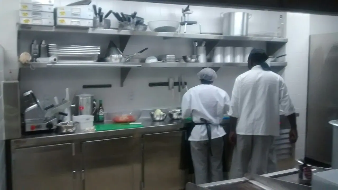 Cozinha industrial sob medida em aço inox no RJ